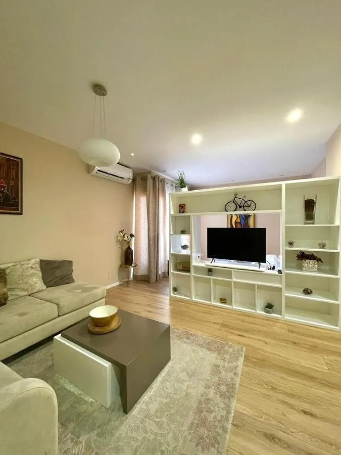 Apartment Prive Apartment, Studio, In Blloku Tirana